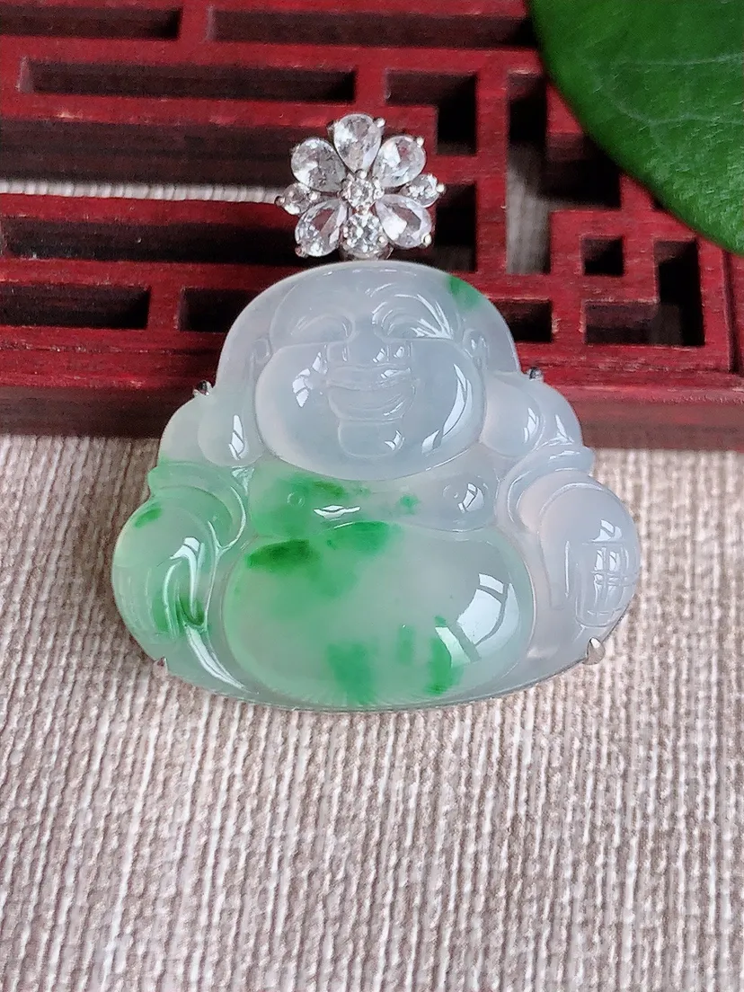 天然A货翡翠18K金伴飘绿佛公吊坠尺寸32.7×24×28.2×7m量6.79g 0603