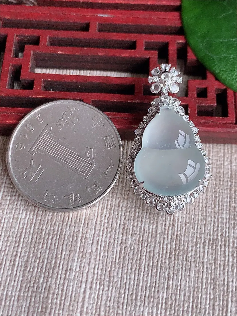 天然A货翡翠18K金伴白月光葫芦吊坠尺寸32×17.7×10.3裸石18×14.3m量5.08g 0603