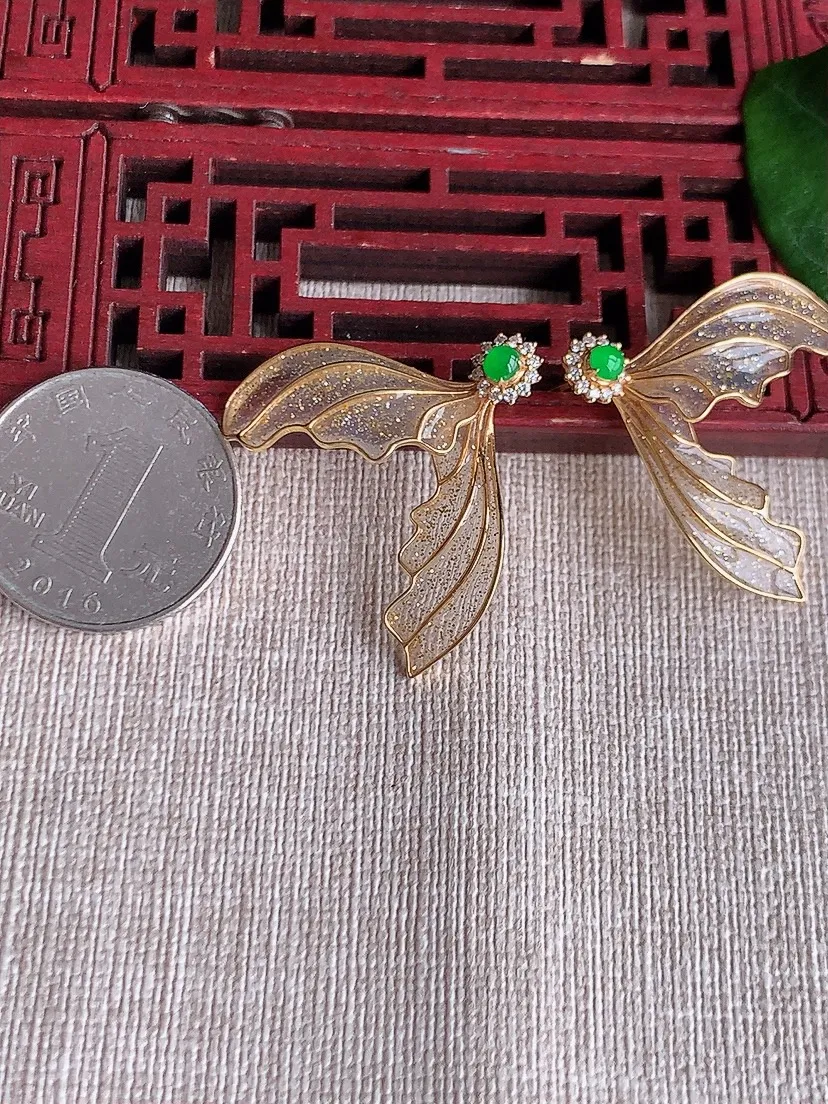 天然A货翡翠18K金伴钻镶嵌阳绿蛋面蝴蝶耳坠 尺寸2.6mm 重量4.38g 0603