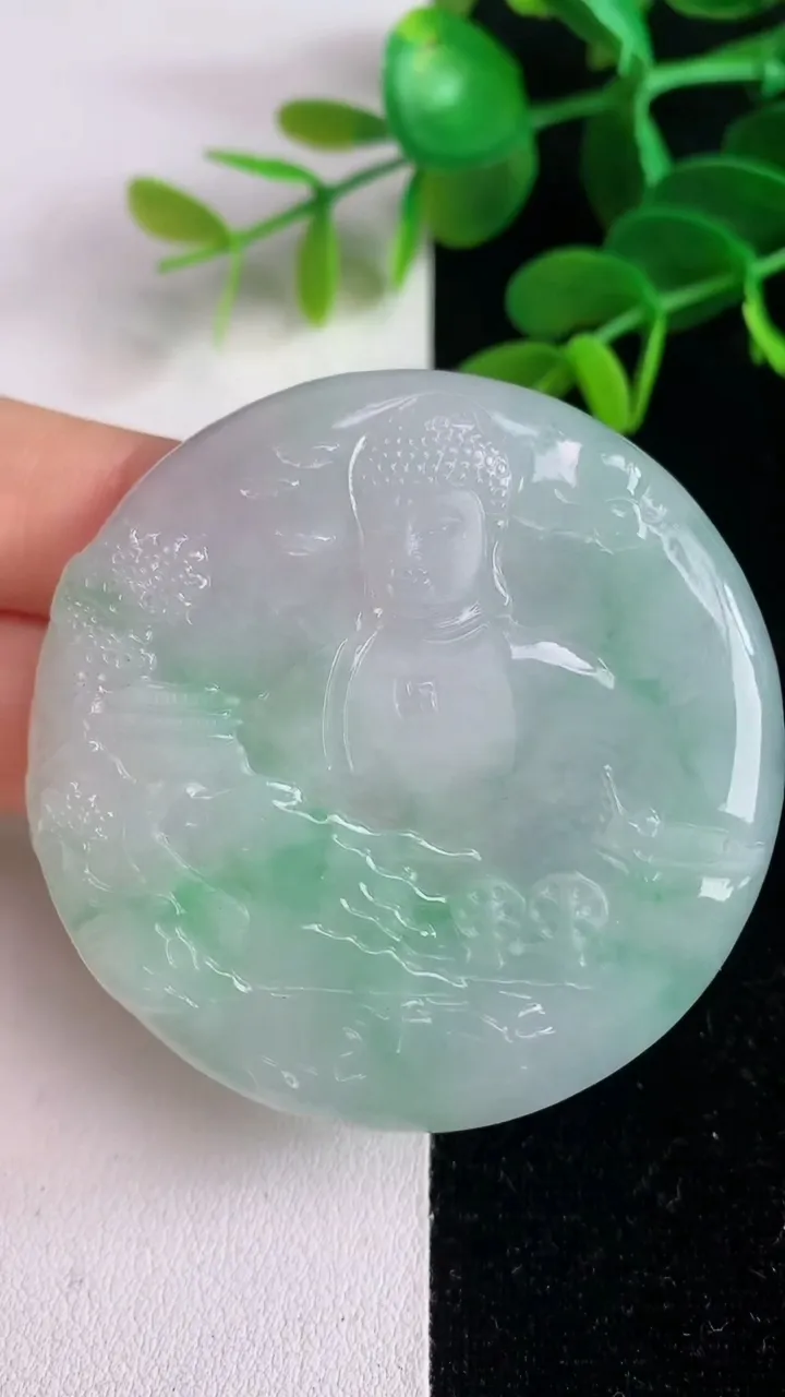 天然A货翡翠大日如来吊坠，尺寸52-5.8，重量:33.55g
6月4日