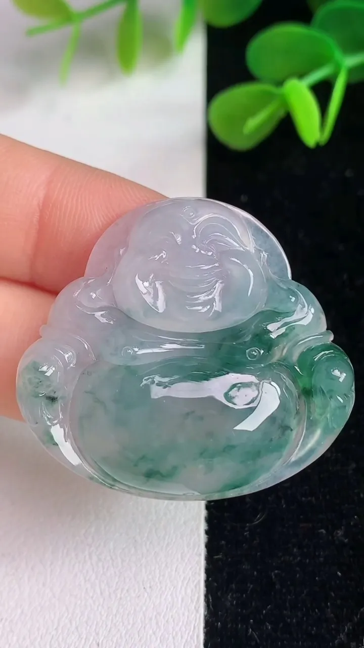 天然A货翡翠飘花佛公吊坠，尺寸33-36.7-5.5，重量:10.56g
6月4日
