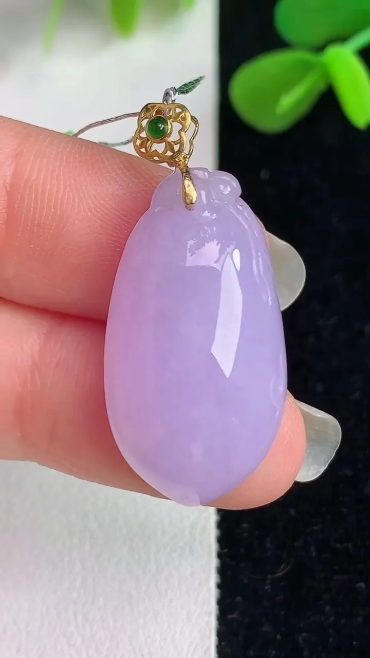 天然A货翡翠k金紫罗兰福瓜吊坠，尺寸27.5-15-7.6，重量:5.95g
6月4日