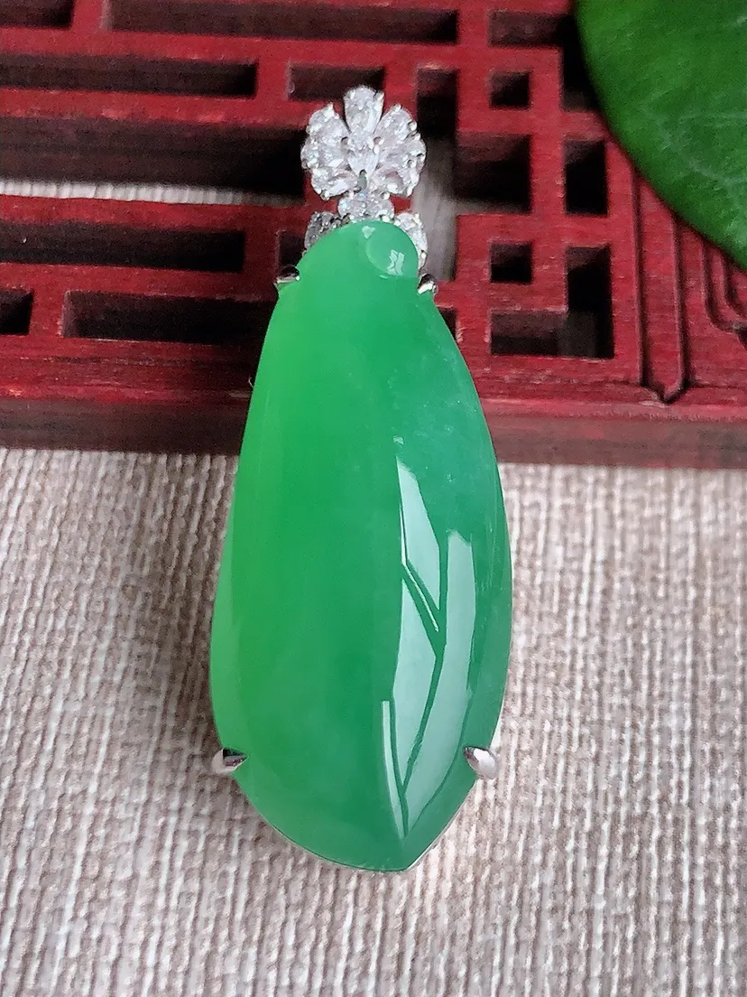 天然A货翡翠18K金伴满绿福瓜吊坠尺寸41.2×33×14.6×11.3m量13.75g 0603