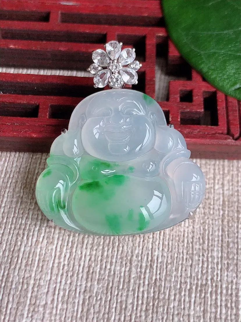 天然A货翡翠18K金伴飘绿佛公吊坠尺寸32.7×24×28.2×7m量6.79g 0603