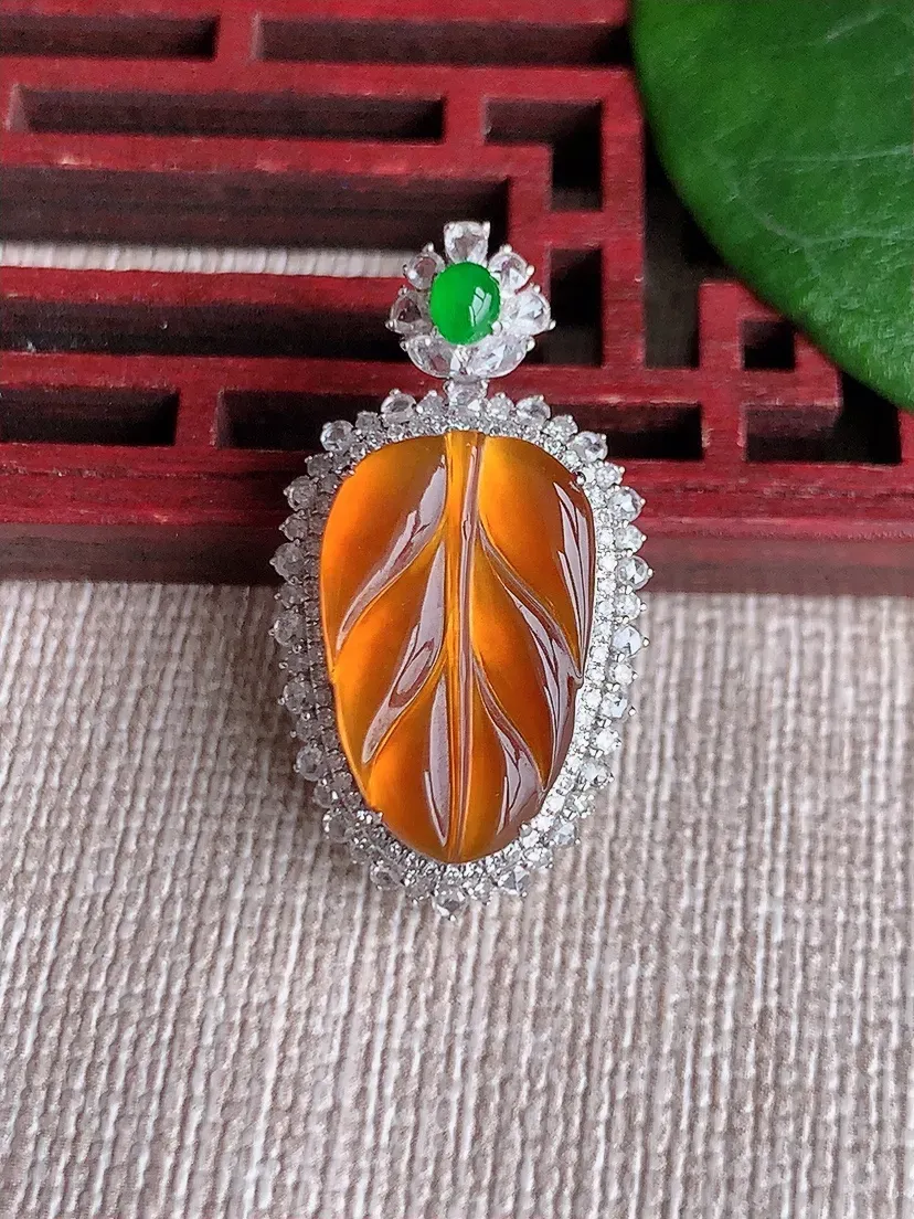 天然A货翡翠18K金伴红翡叶子金枝玉叶吊坠尺寸28.7×15.6×9.7裸石16.6×10.6m量4