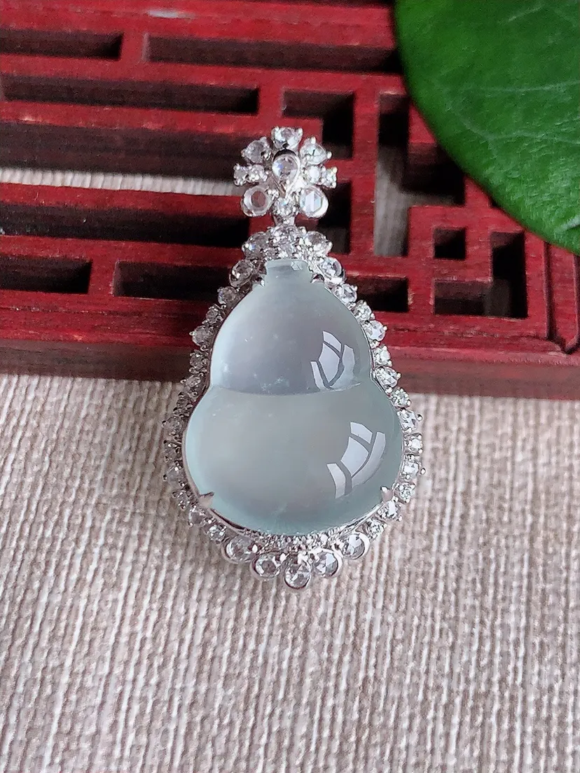 天然A货翡翠18K金伴白月光葫芦吊坠尺寸32×17.7×10.3裸石18×14.3m量5.08g 0