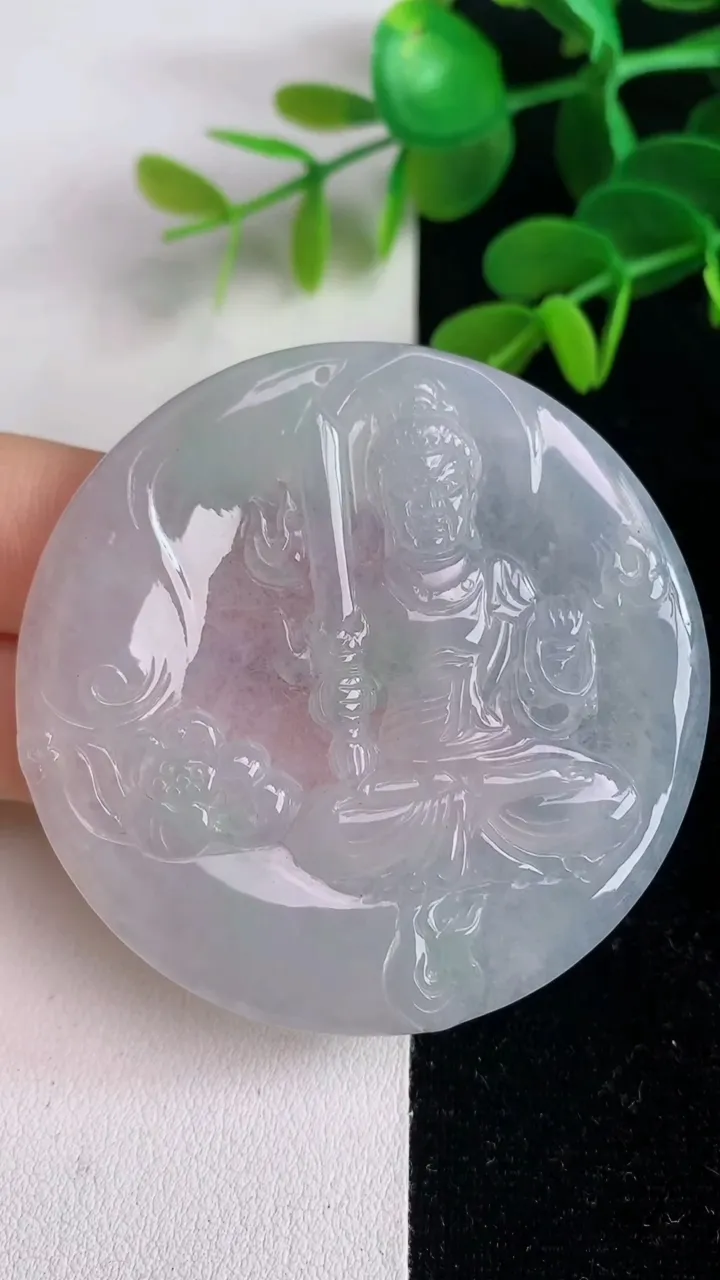 天然A货翡翠不动明王吊坠，尺寸54-4.6，重:27.20g
6月4日