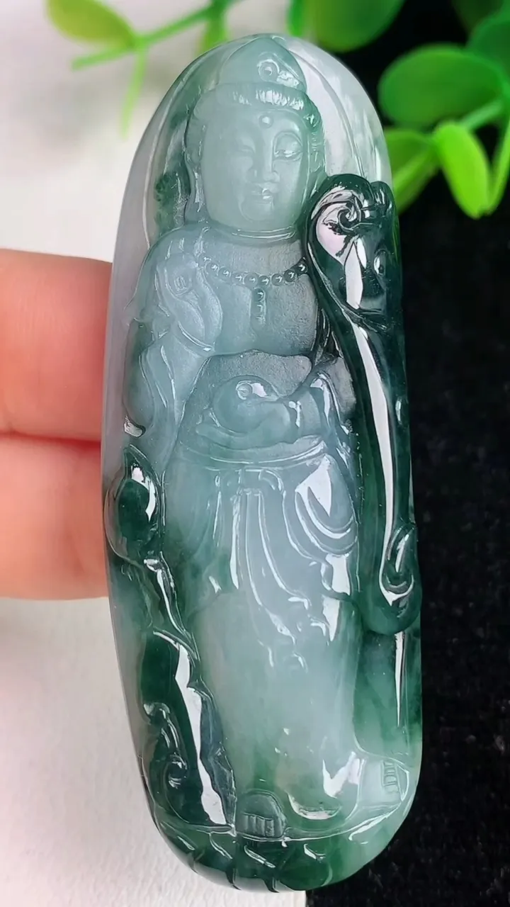 天然A货翡翠飘花度母吊坠，尺寸64-23.3-5.8，重量:21.40g
6月4日