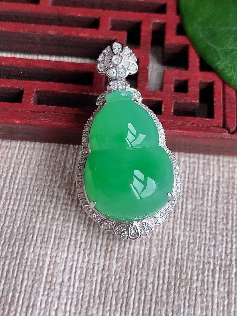天然A货翡翠18K金伴满绿葫芦吊坠尺寸31.7×16×11.6裸石19.3×13.5m量6.50g 0603