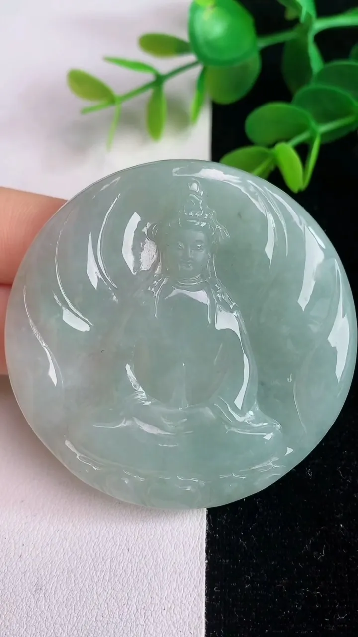 天然A货翡翠飘花素衣观音吊坠，尺寸55.4-5.2，重量:35.82g
6月4日