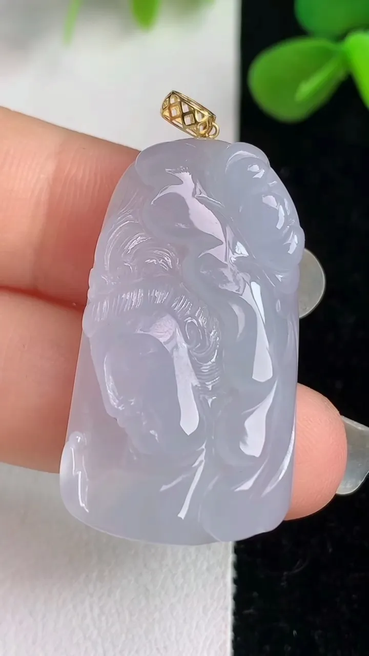 天然A货翡翠k金白冰观音头吊坠，尺寸33.7-19.2-7，重量:10.85g
6月4日