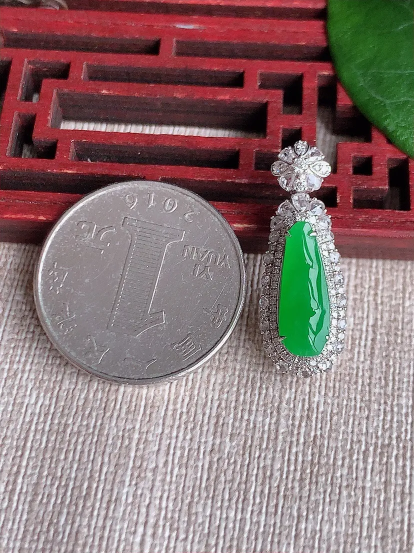 天然A货翡翠18K金伴阳绿四季豆福豆平安豆吊坠尺寸27×9.7×8.7裸石15×5.5m量3.30g 0603