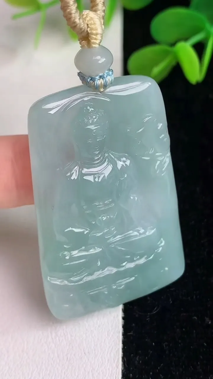 天然A货翡翠飘花阿尼陀佛吊坠，尺寸46.4-29.7-5.2，重量:20.00g
6月4日