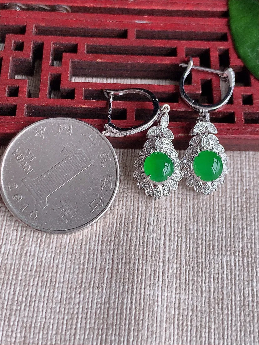 天然A货翡翠18K金伴钻镶嵌阳绿蛋面耳坠 尺寸6×7mm 重量4.45g 0603