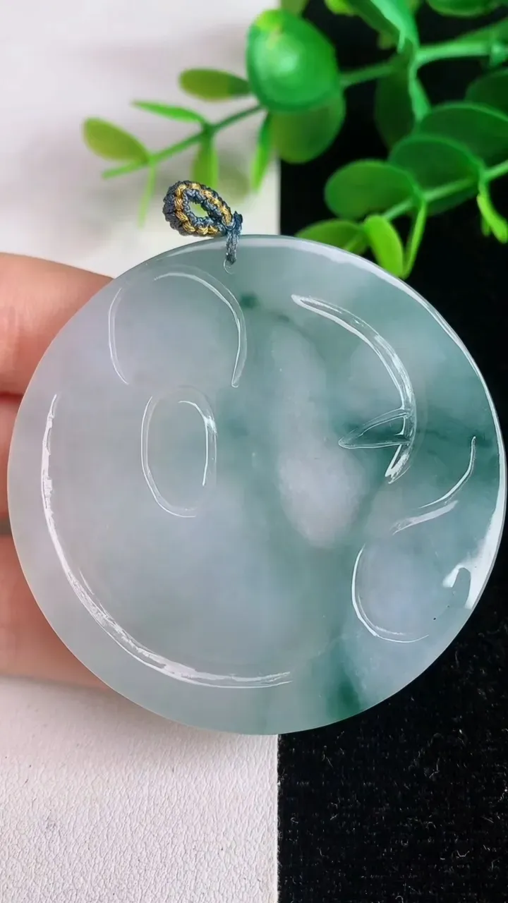 天然A货翡翠飘花虚空藏观音菩萨吊坠，尺寸55.3-5.7，重量:36.52g
6月4日