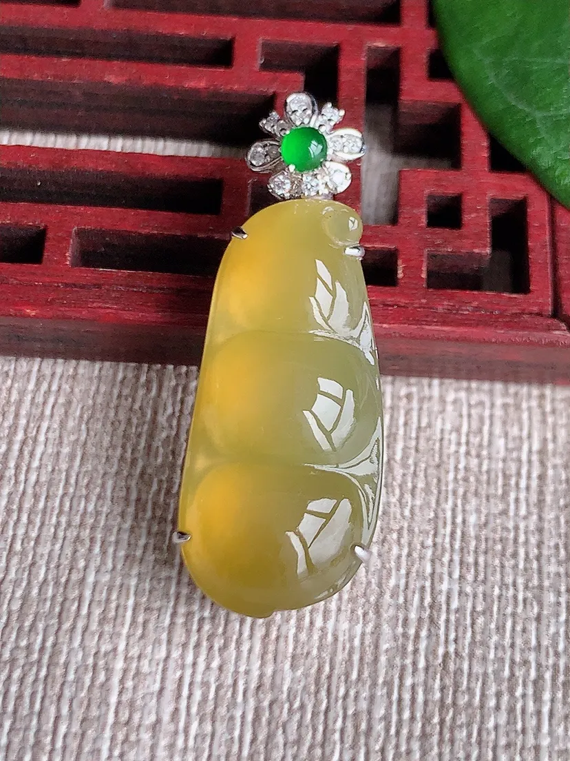 天然A货翡翠18K金伴黄翡四季豆福豆平安豆吊坠尺寸33×25.7×11.8×7m量4.67g 060