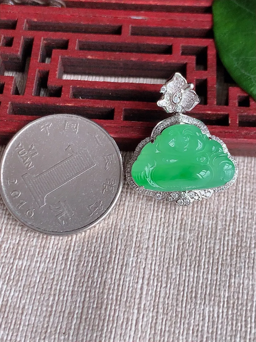 天然A货翡翠18K金伴满绿佛公吊坠尺寸25.5×21.8×9裸石12×19.4m量4.93g 0603