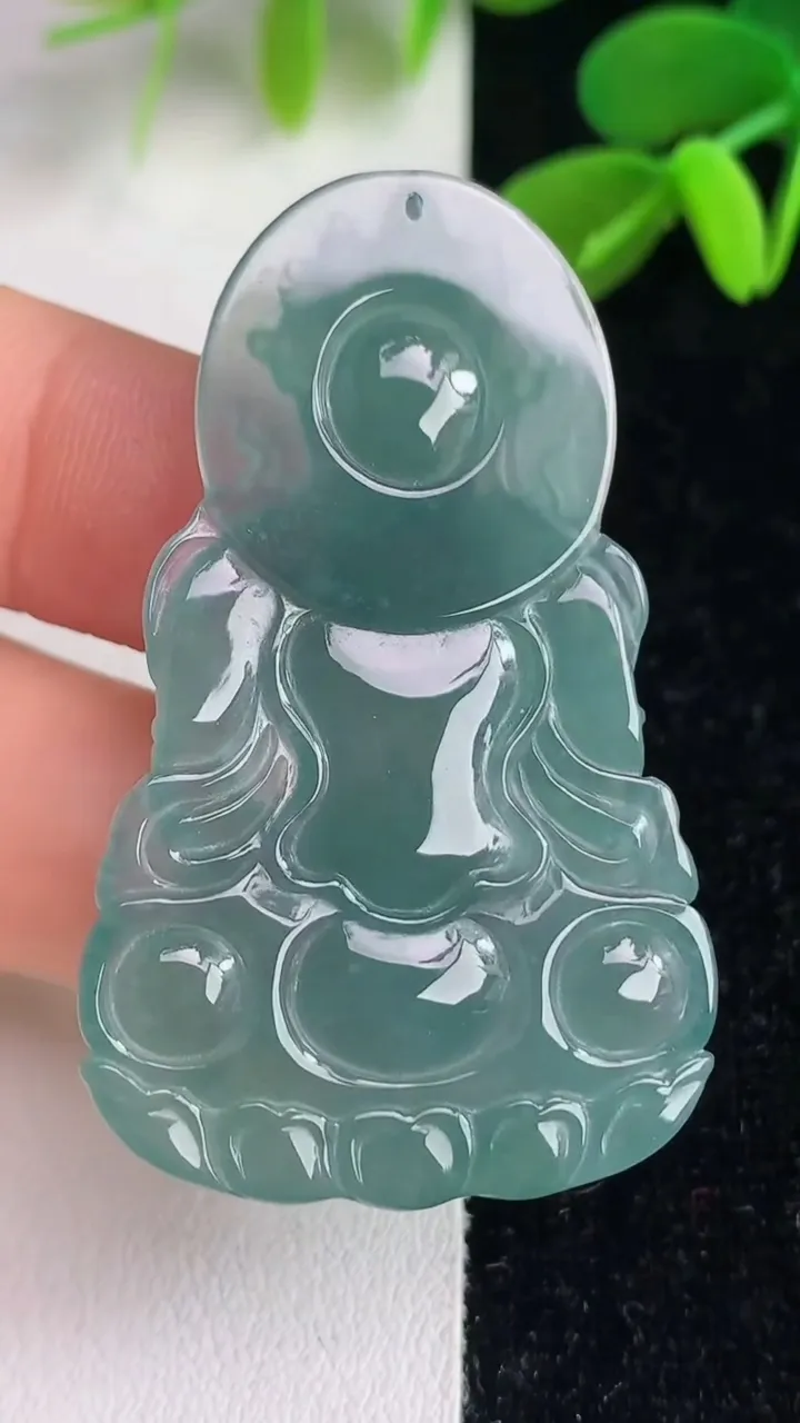 天然A货翡翠蓝水度母观音菩萨吊坠，尺寸47.3-29-4.3，重:9.55g
6月4日