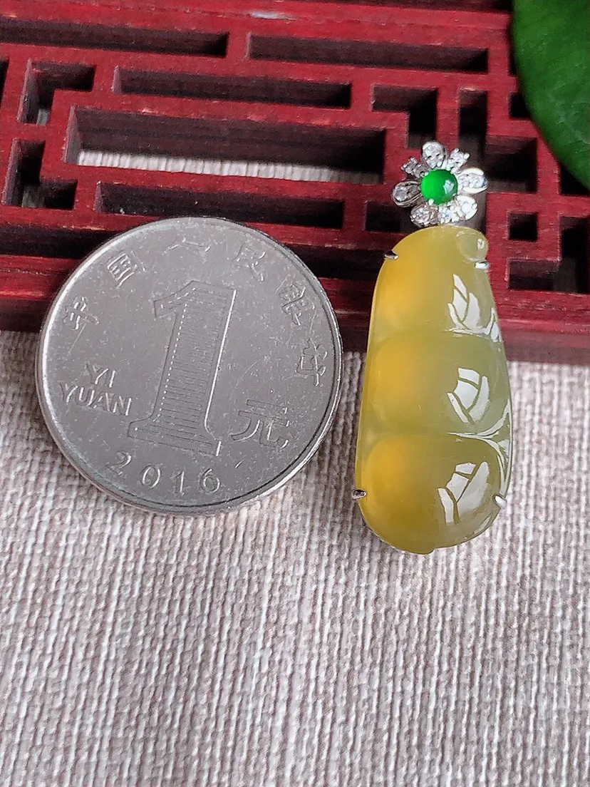 天然A货翡翠18K金伴黄翡四季豆福豆平安豆吊坠尺寸33×25.7×11.8×7m量4.67g 0603