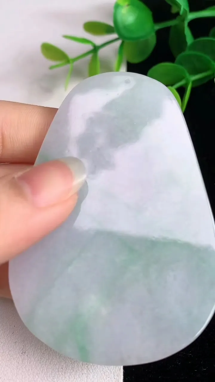 天然A货翡翠山水牌吊坠，尺寸70-48-5.6，重量:43.68g
6月4日