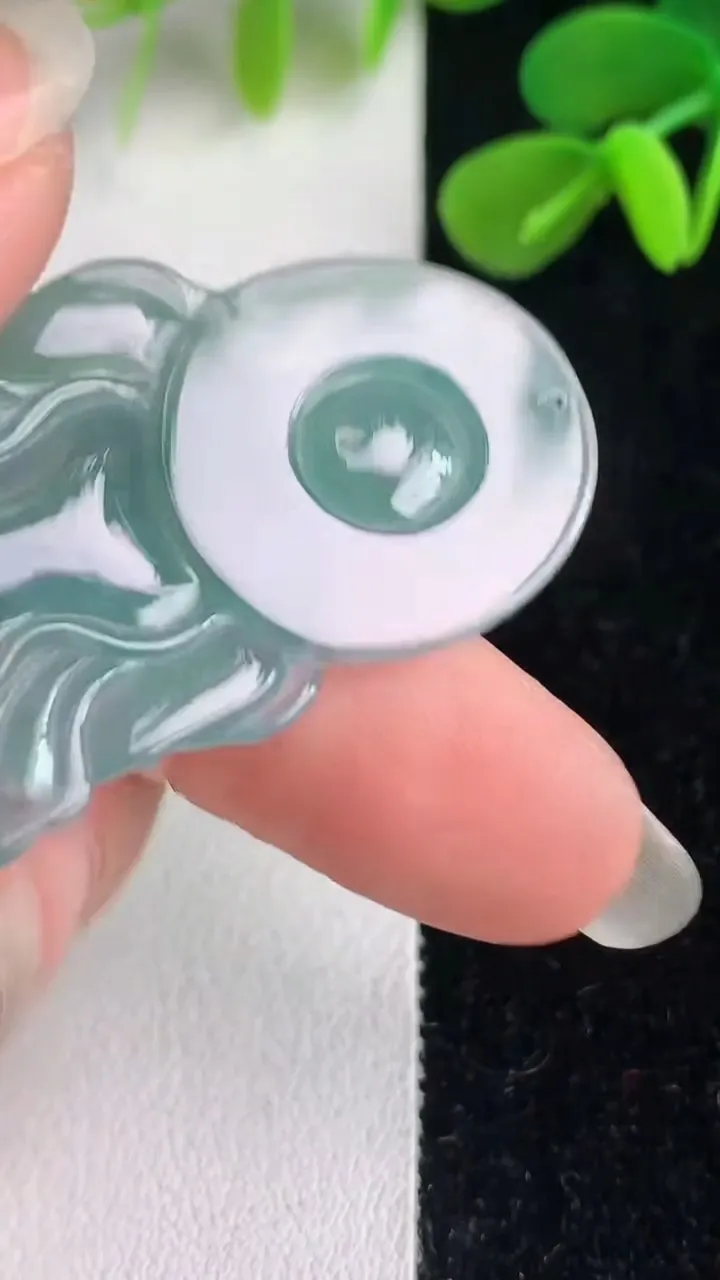 天然A货翡翠蓝水度母观音菩萨吊坠，尺寸47.3-29-4.3，重:9.55g
6月4日