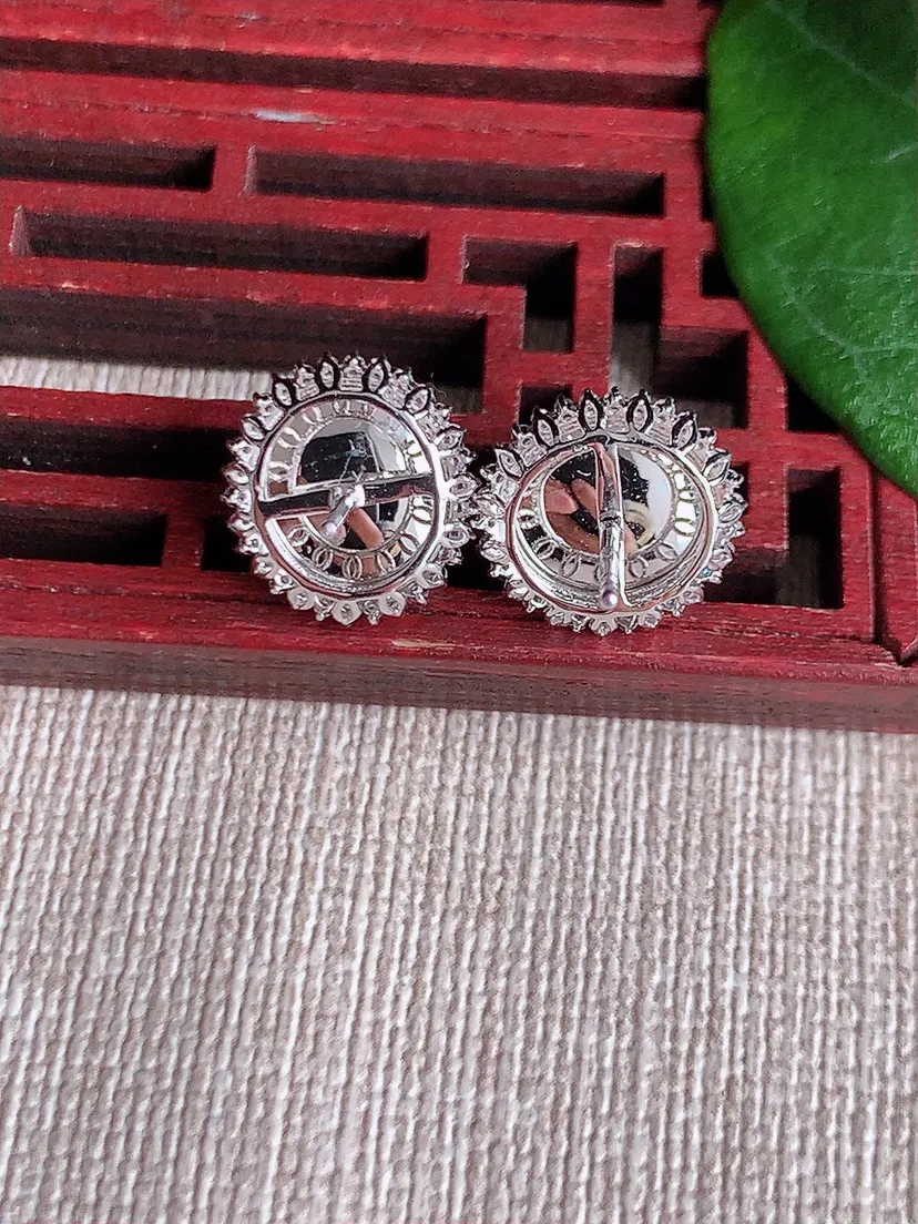 天然A货翡翠18K金伴钻镶嵌甜绿蛋面耳钉 尺寸9.7×8.8mm 重量3.63g 0603
