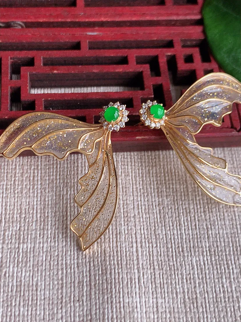 天然A货翡翠18K金伴钻镶嵌阳绿蛋面蝴蝶耳坠 尺寸2.6mm 重量4.38g 0603