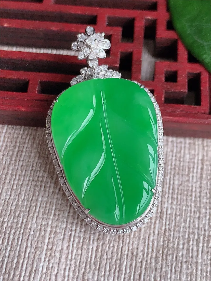 天然A货翡翠18K金伴阳绿叶子金枝玉叶吊坠 尺寸37.5×20.2×7.3裸石25×17.7m量7.28g 0603