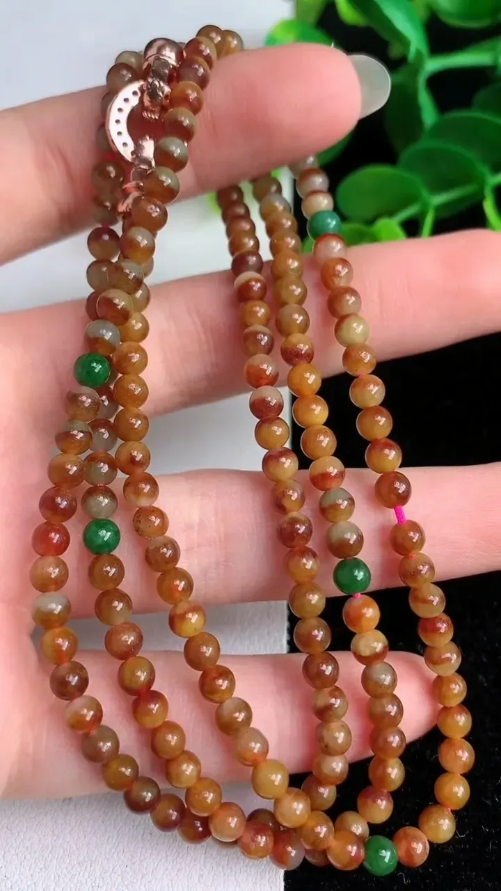 天然A货翡翠货双彩小米珠项链，尺寸4-168颗，重量:19.88g6月4日
工厂直销收藏佳品,种好水足，色泽均匀，有种有色，上手高大气！