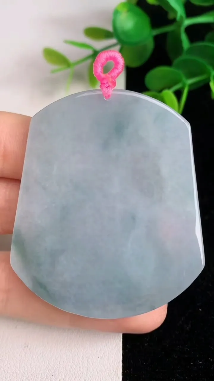 天然A货翡翠飘花大日如来吊坠，尺寸54-45.5-5.6，重量:29.75g
6月4日