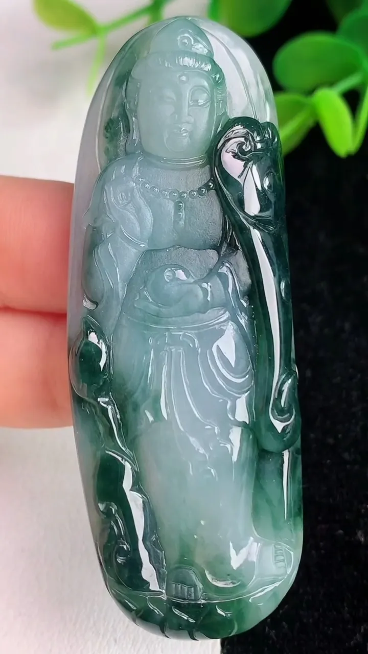 天然A货翡翠飘花度母吊坠，尺寸64-23.3-5.8，重量:21.40g
6月4日