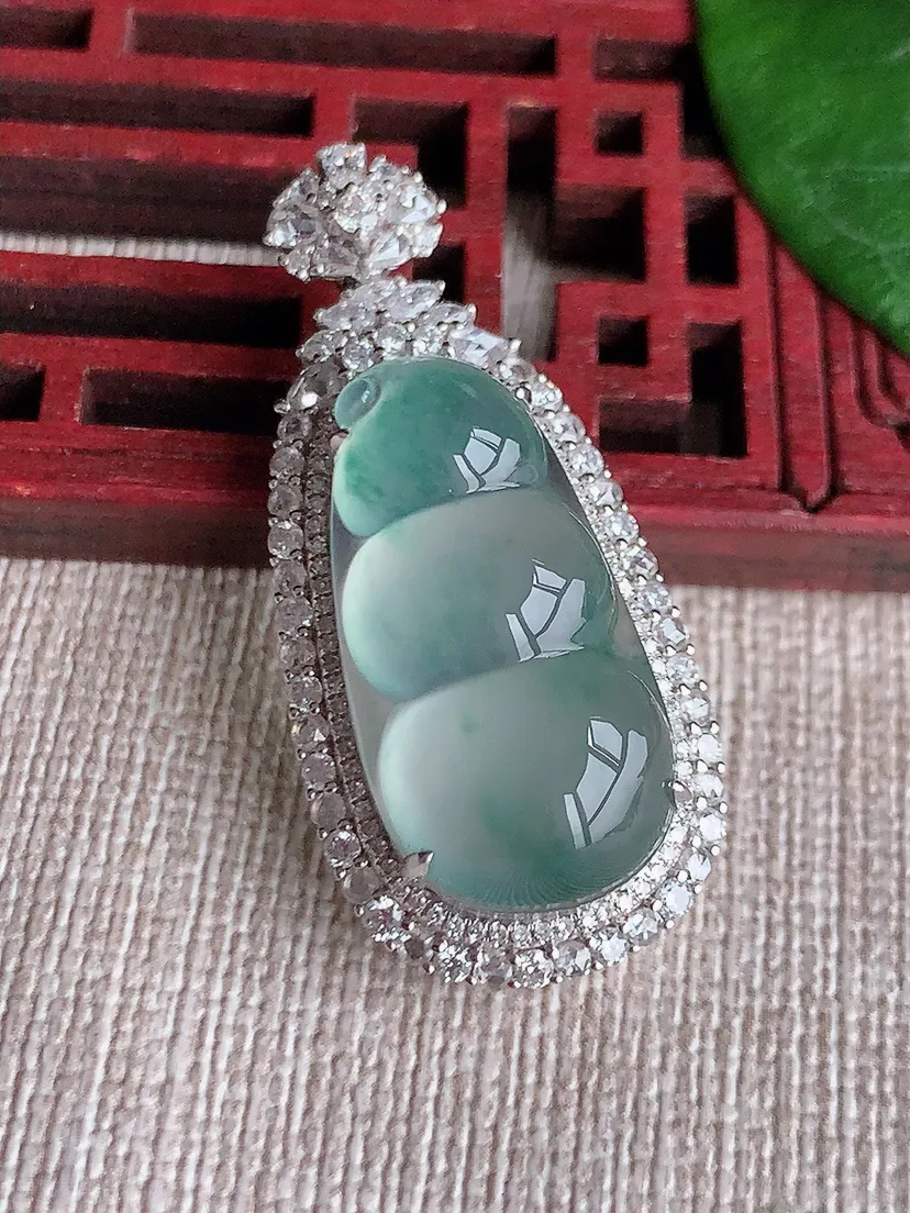 天然A货翡翠18K金伴飘花四季豆福豆平安豆吊坠尺寸38×17.3×11.4裸石23.7×12.2m量7.70g 0603