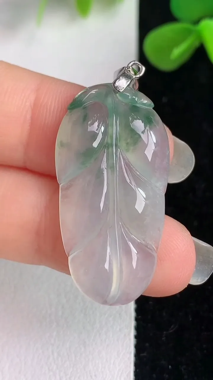 天然A货翡翠925银飘花金枝玉叶叶子吊坠，尺寸31.4-17-4.7，重量:4.83g
6月4日
