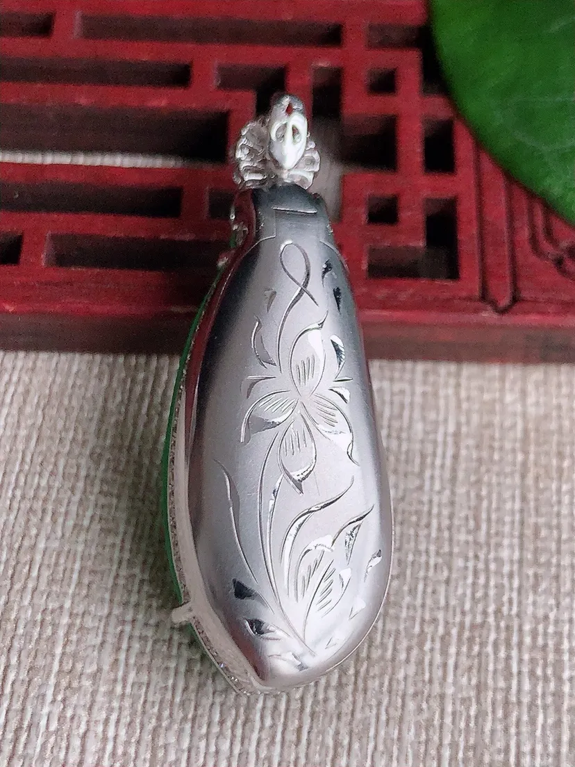 天然A货翡翠18K金伴满绿福瓜吊坠尺寸41.2×33×14.6×11.3m量13.75g 0603