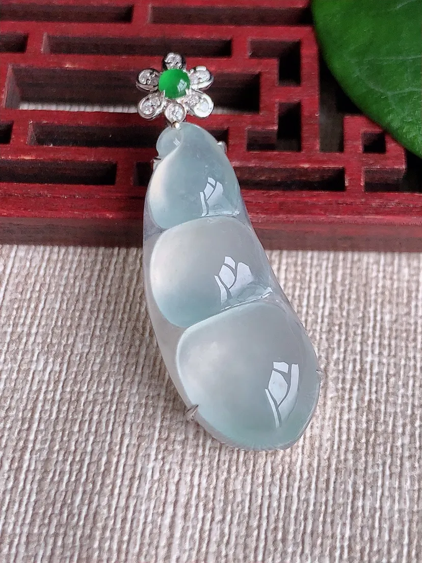 天然A货翡翠18K金伴白月光四季豆福豆平安豆吊坠尺寸41.6×32.8×13.2×8.4m量5.59g 0603