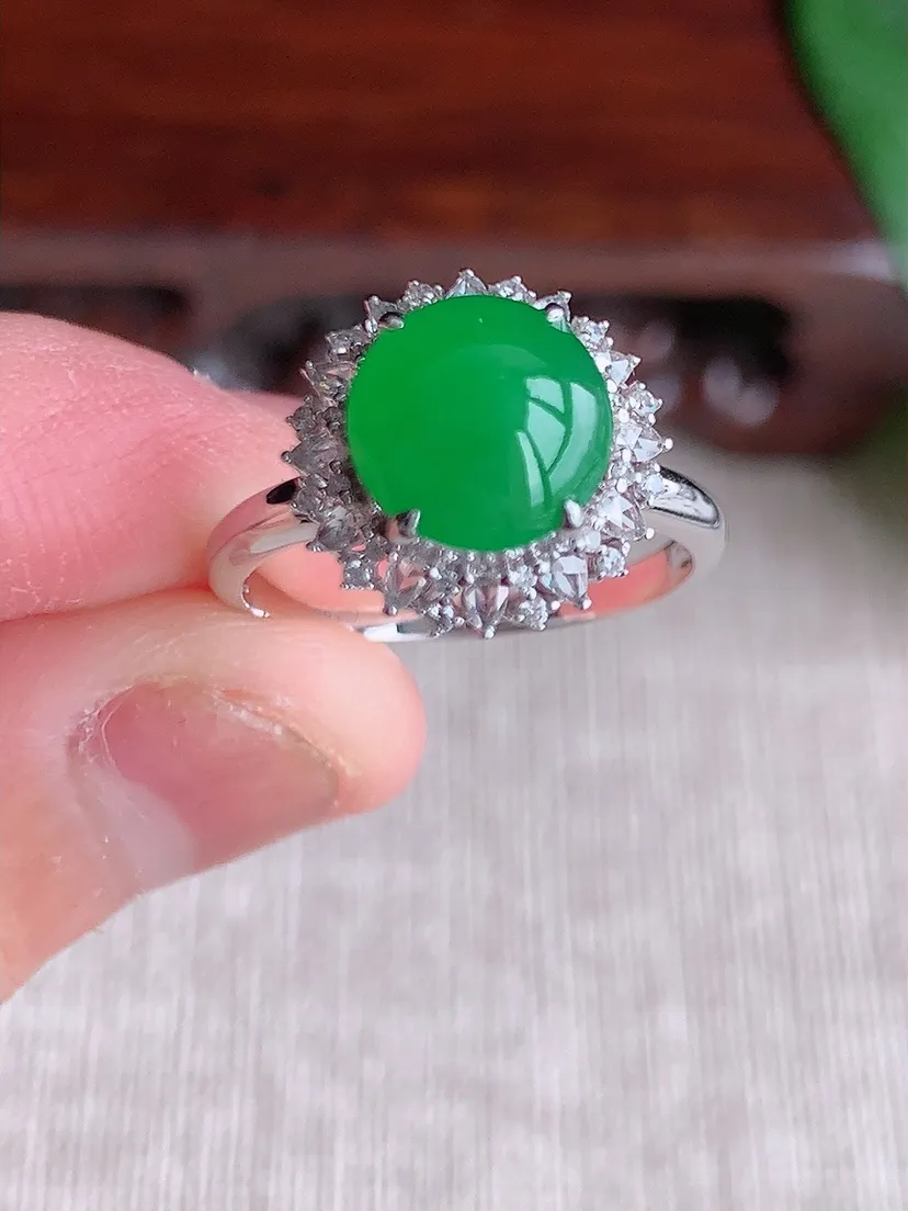 天然A货翡翠18K金伴钻镶嵌满绿蛋面戒指 圈口17.2裸石尺寸12×8mm 重量3.82g 0603