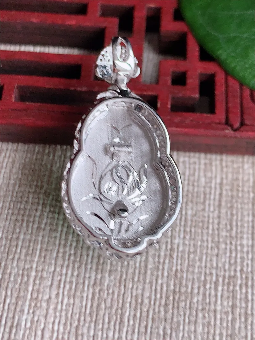 天然A货翡翠18K金伴满绿葫芦吊坠尺寸31.7×16×11.6裸石19.3×13.5m量6.50g 