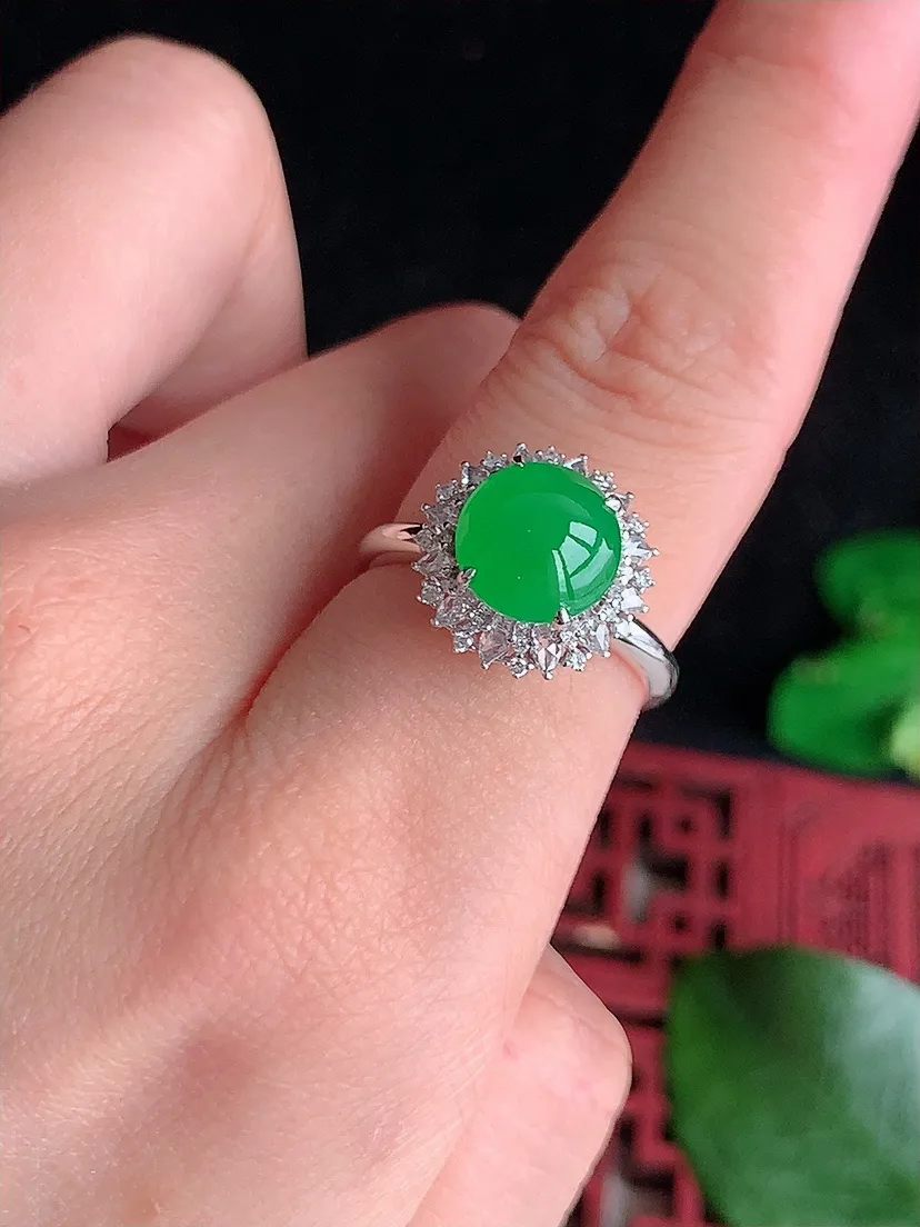 天然A货翡翠18K金伴钻镶嵌满绿蛋面戒指 圈口17.2裸石尺寸12×8mm 重量3.82g 0603