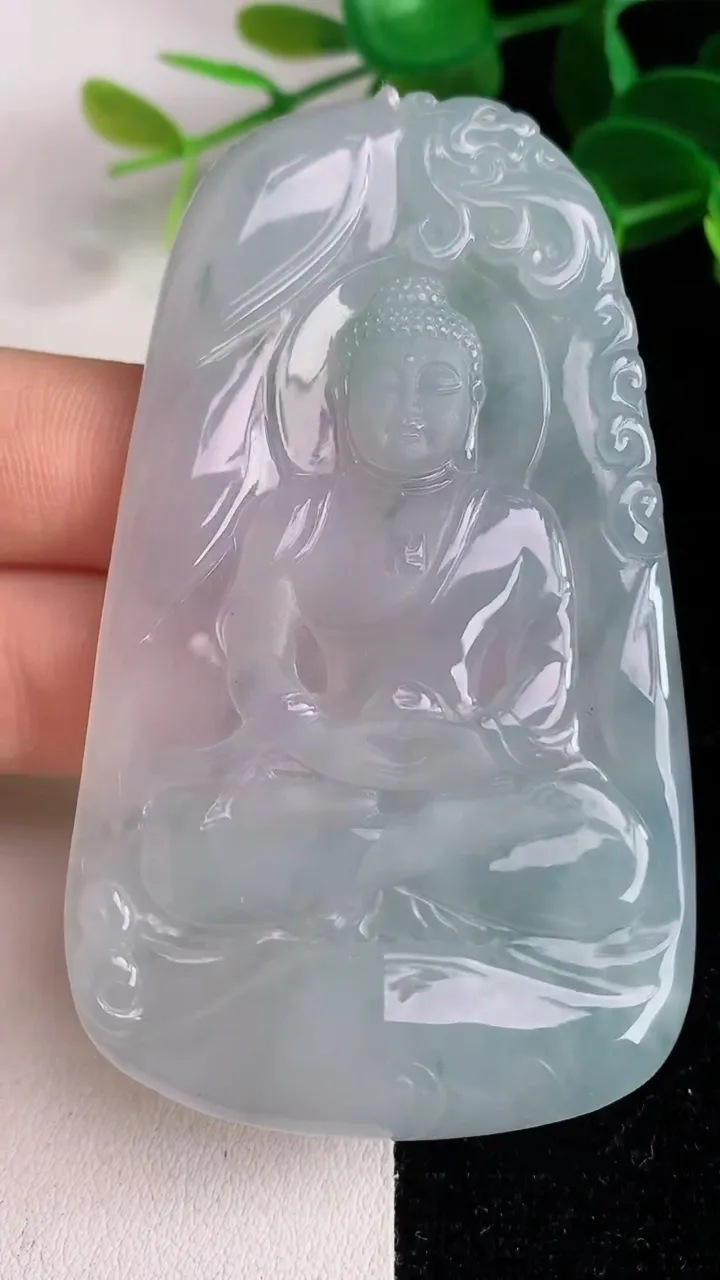 天然A货翡翠飘花大日如来吊坠，尺寸72-41.8-5.3，重量:35.36g
6月4日