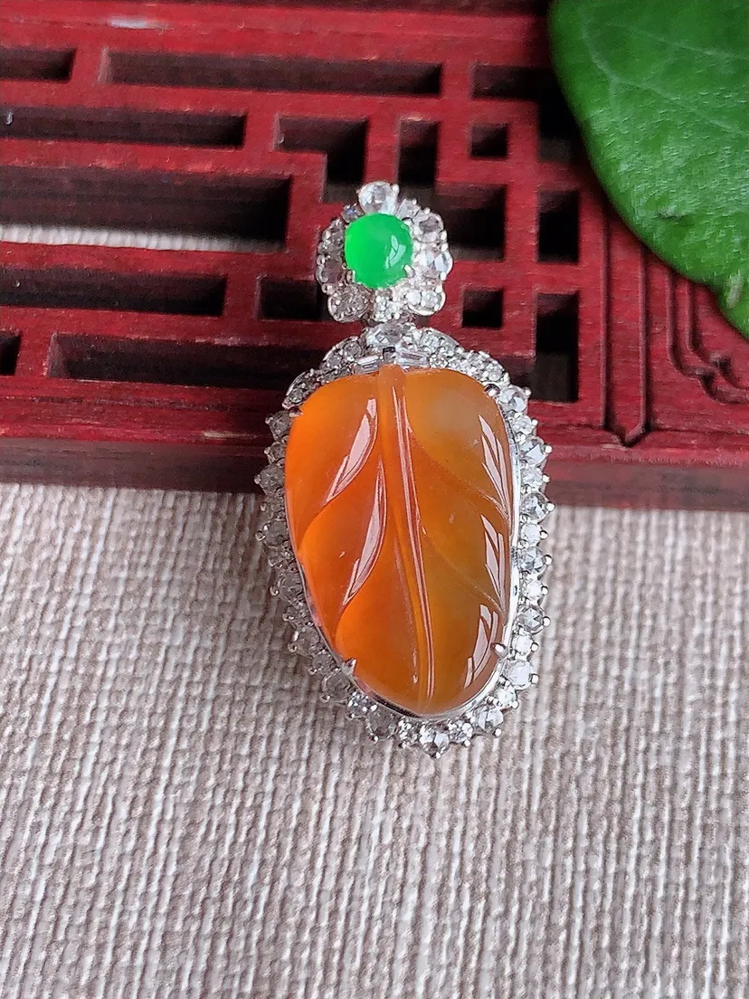 天然A货翡翠18K金伴红翡叶子金枝玉叶吊坠尺寸31×15.8×10裸石17.6×11.3m量6.00g 0604