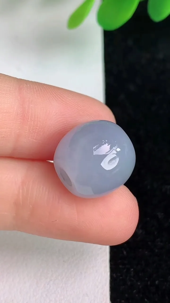 天然A货翡翠紫罗兰路路通吊坠，尺寸13-13.6，重量:4.77g
6月5日