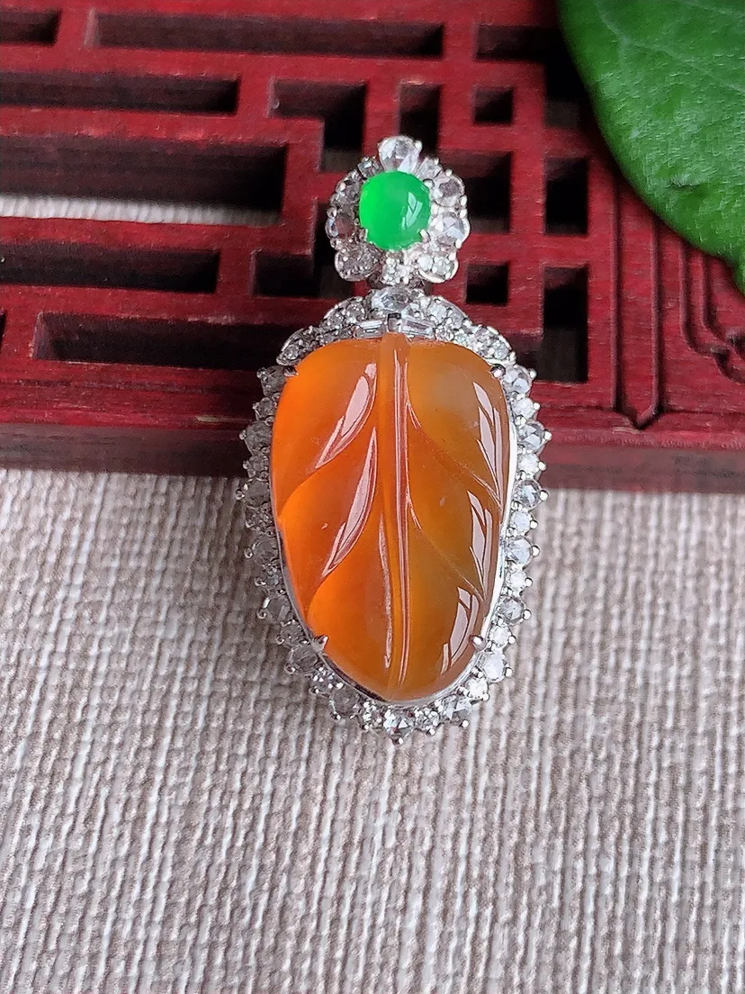 天然A货翡翠18K金伴红翡叶子金枝玉叶吊坠尺寸31×15.8×10裸石17.6×11.3m量6.00