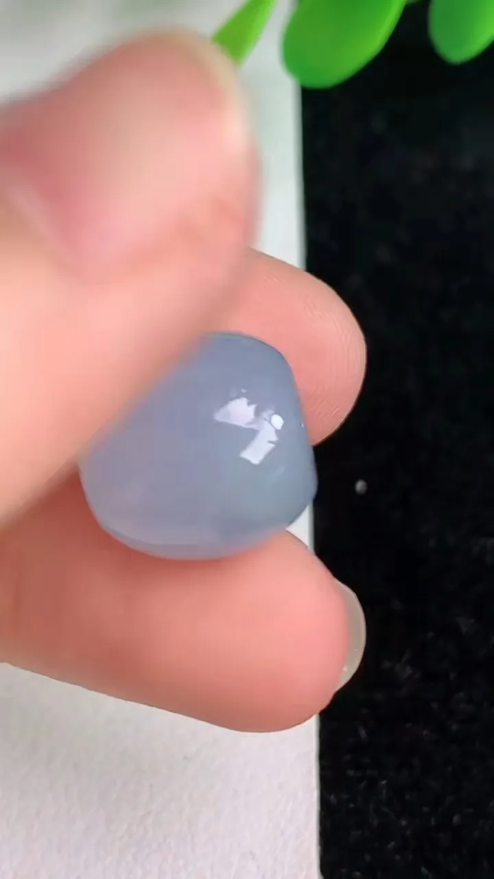 天然A货翡翠紫罗兰路路通吊坠，尺寸13-13.6，重量:4.77g
6月5日