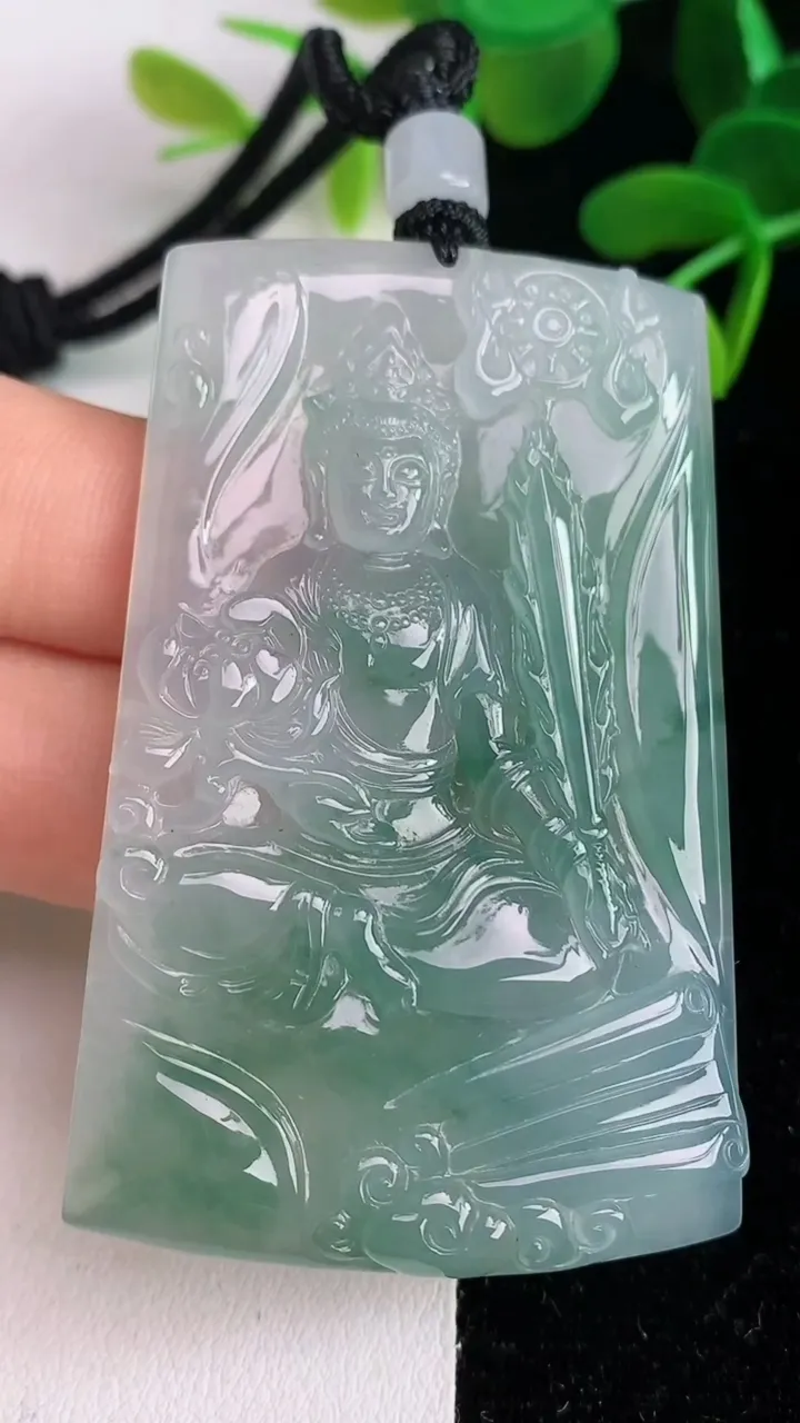 天然A货翡翠飘花虚空藏观音菩萨吊坠，尺寸59.6-38.4-5，重量:32.82g
6月5日