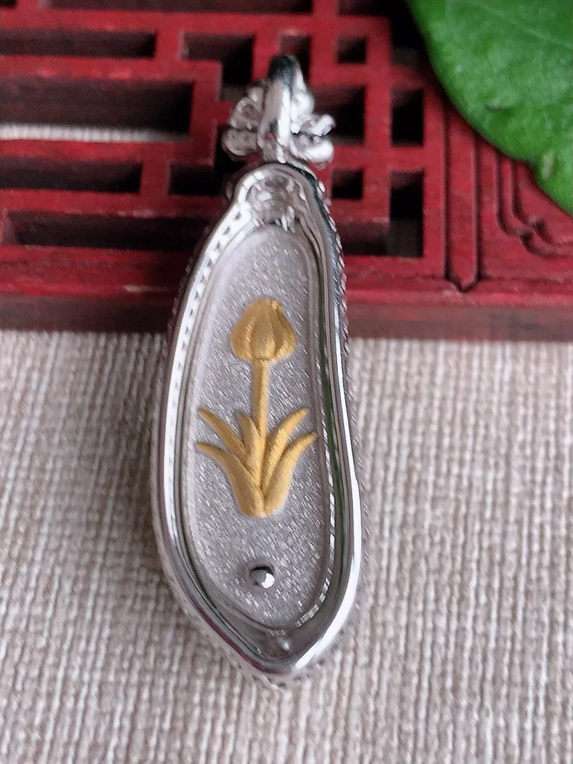 天然A货翡翠18K金伴阳绿福瓜吊坠尺寸44×13.6×6.6裸石32×10.8m量6.85g 0604