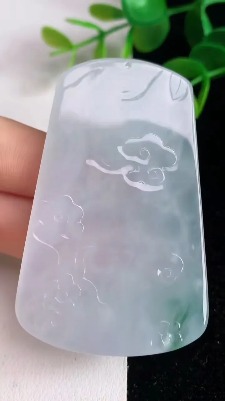 天然A货翡翠飘花普贤菩萨吊坠，尺寸63.4-39.8-6，重量:34.66g
6月5日