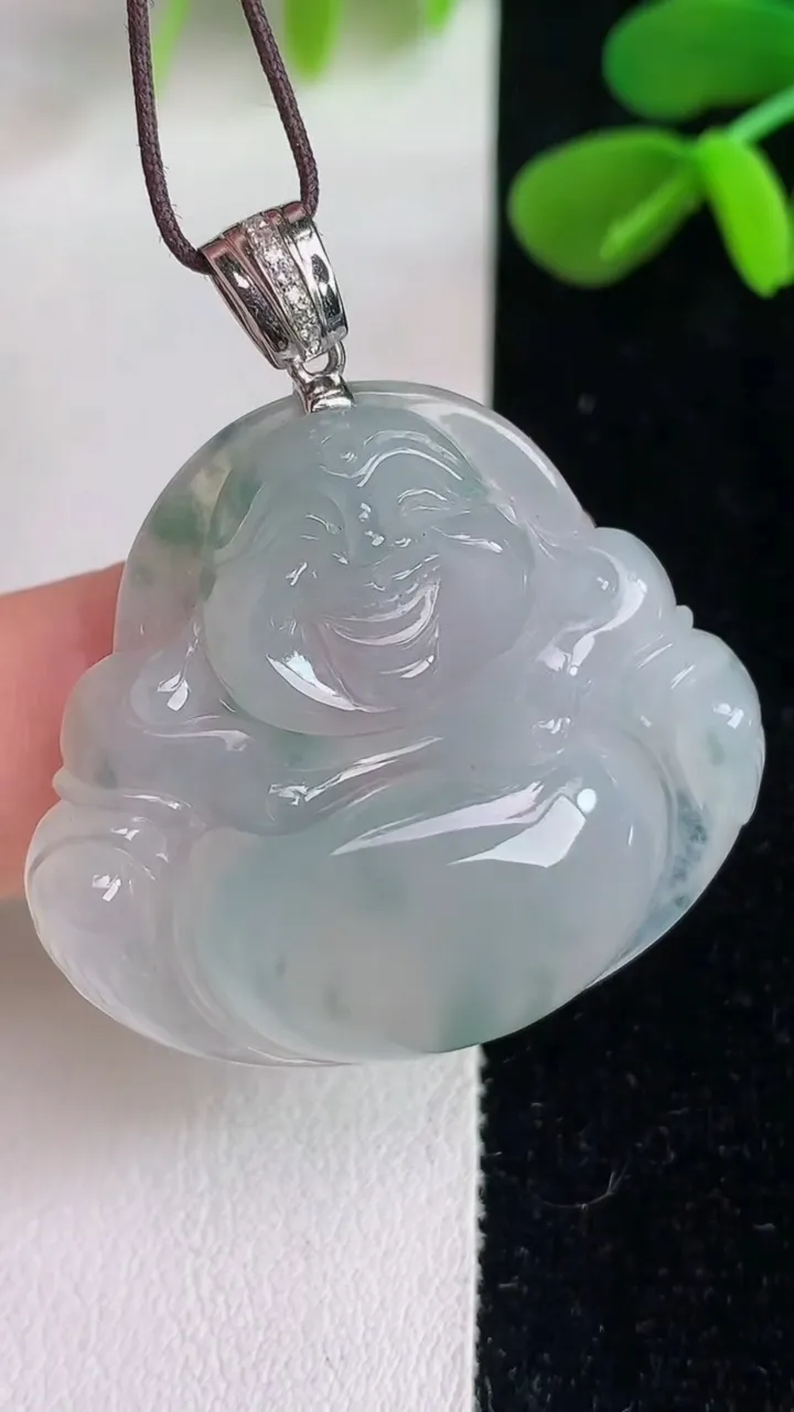 天然A货翡翠k金飘花佛公，尺寸32.7-35.6-7，重量:11.87g
6月5日