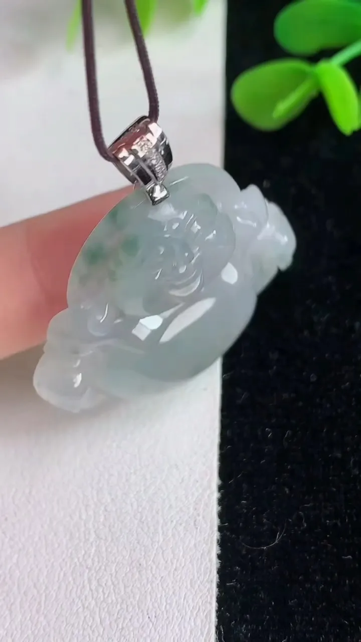 天然A货翡翠k金飘花佛公，尺寸32.7-35.6-7，重量:11.87g
6月5日