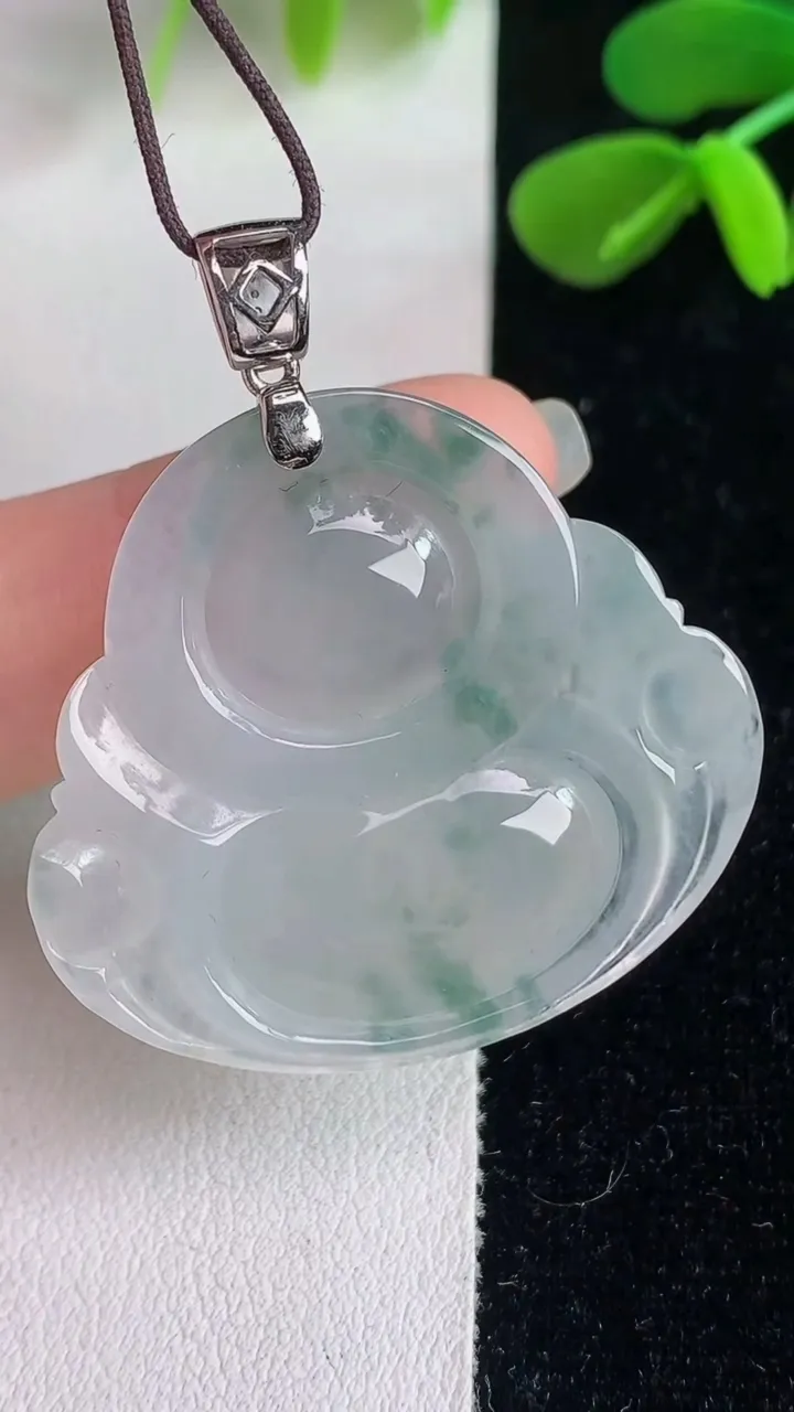 天然A货翡翠k金飘花佛公，尺寸32.7-35.6-7，重量:11.87g
6月5日
