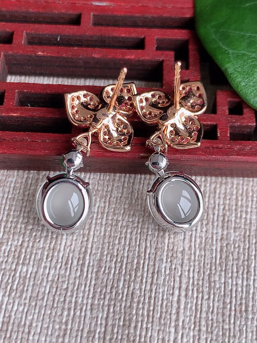 天然A货翡翠18K金伴钻镶嵌白月光蛋面耳坠 尺寸9×8.3×5.2mm 重量6.45g 0604